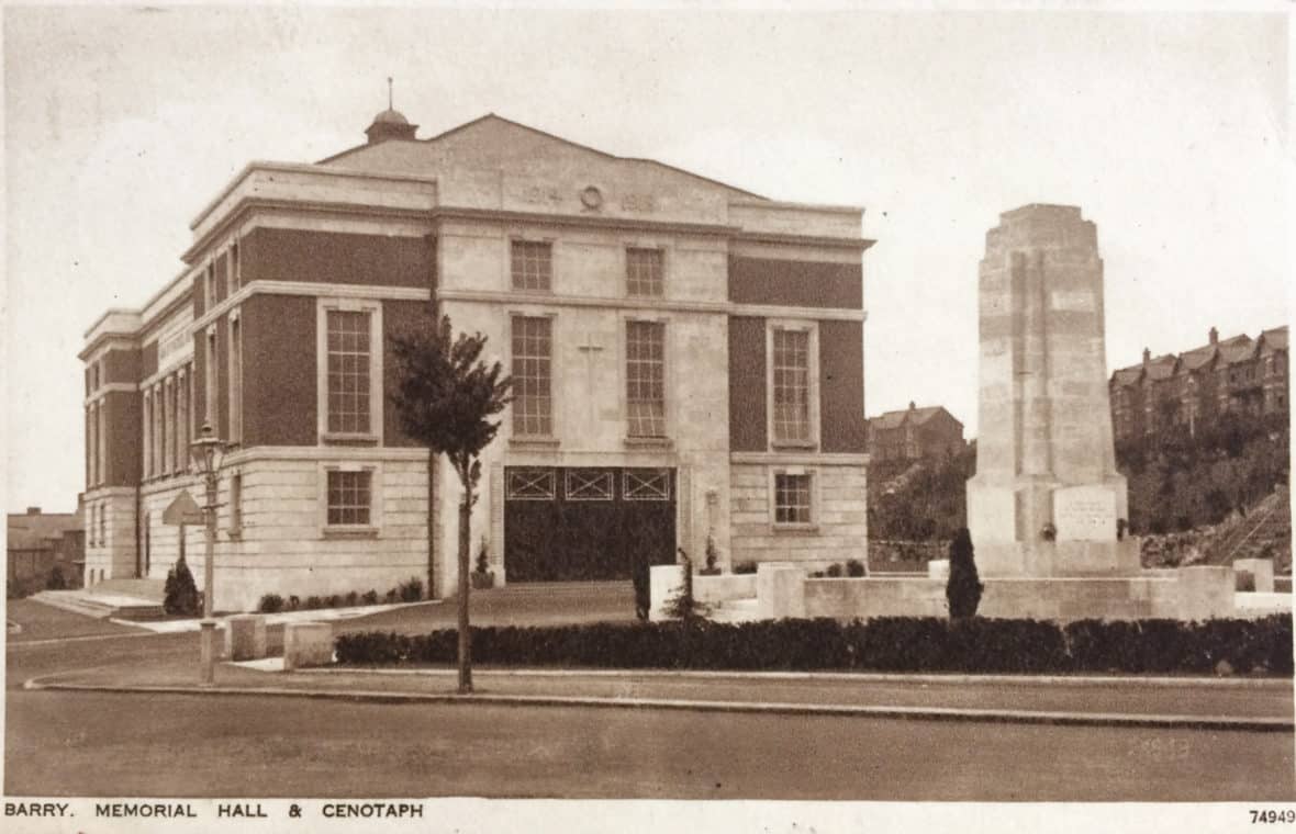 Postcard of the Memo building and Cenotaph.
